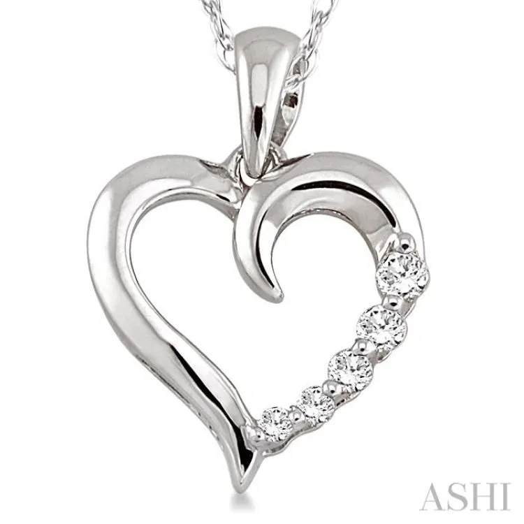 1/10 Ctw Round Cut Diamond Heart Shape Journey Pendant in 10K White Gold with Chain