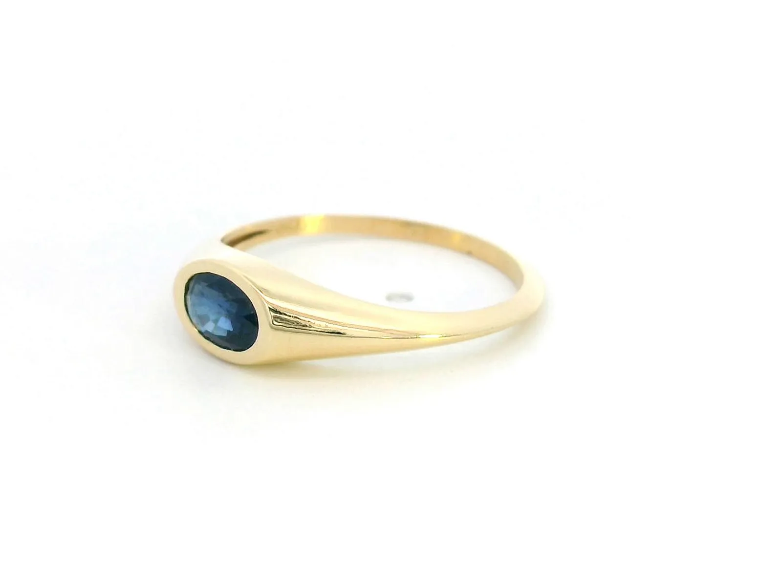 Elegant 18K Yellow Gold Blue Sapphire Ring – September Birthstone Fine Jewelry