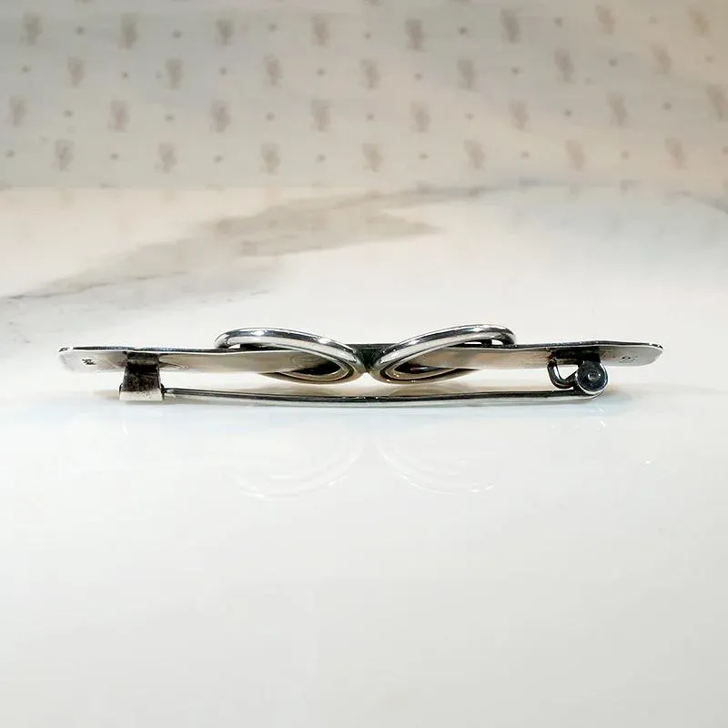 Sophisticated Silver Art Deco Bar Pin