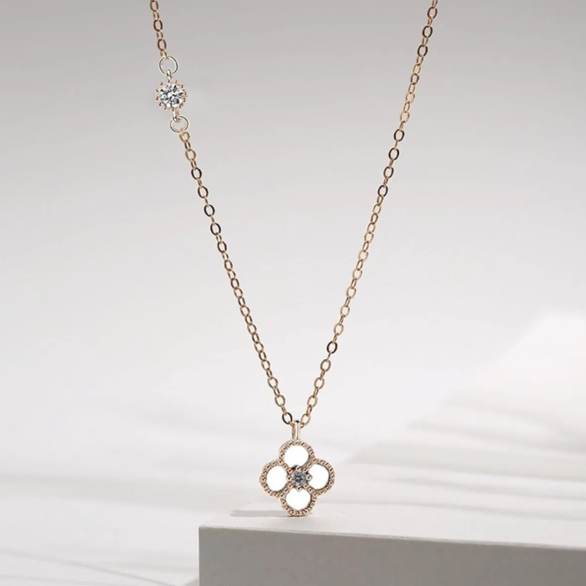 White Shell Clover Necklace - Rose Gold