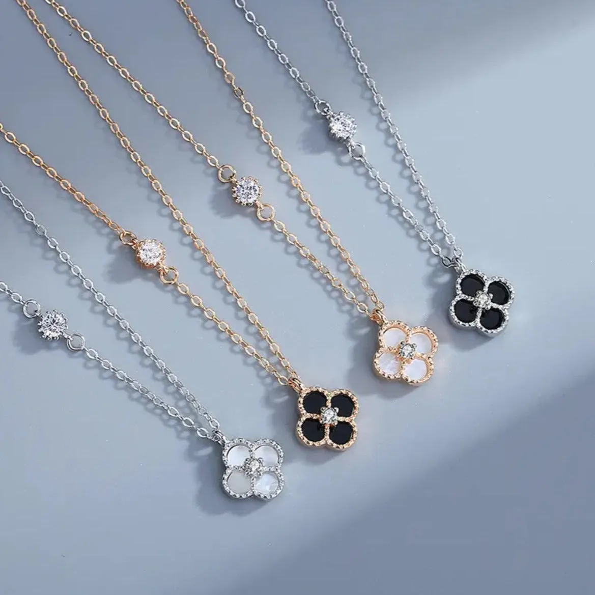 White Shell Clover Necklace - Rose Gold